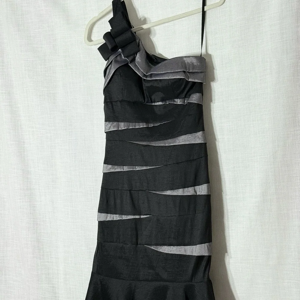 Betsy & Adam One Shoulder Mermaid Gown Black Gray Formal Prom Evening Dress 8‎ - Picture 3 of 10
